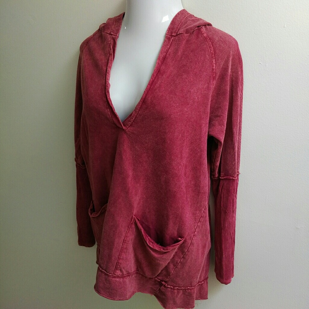 Maroon hooded tunic pockets
